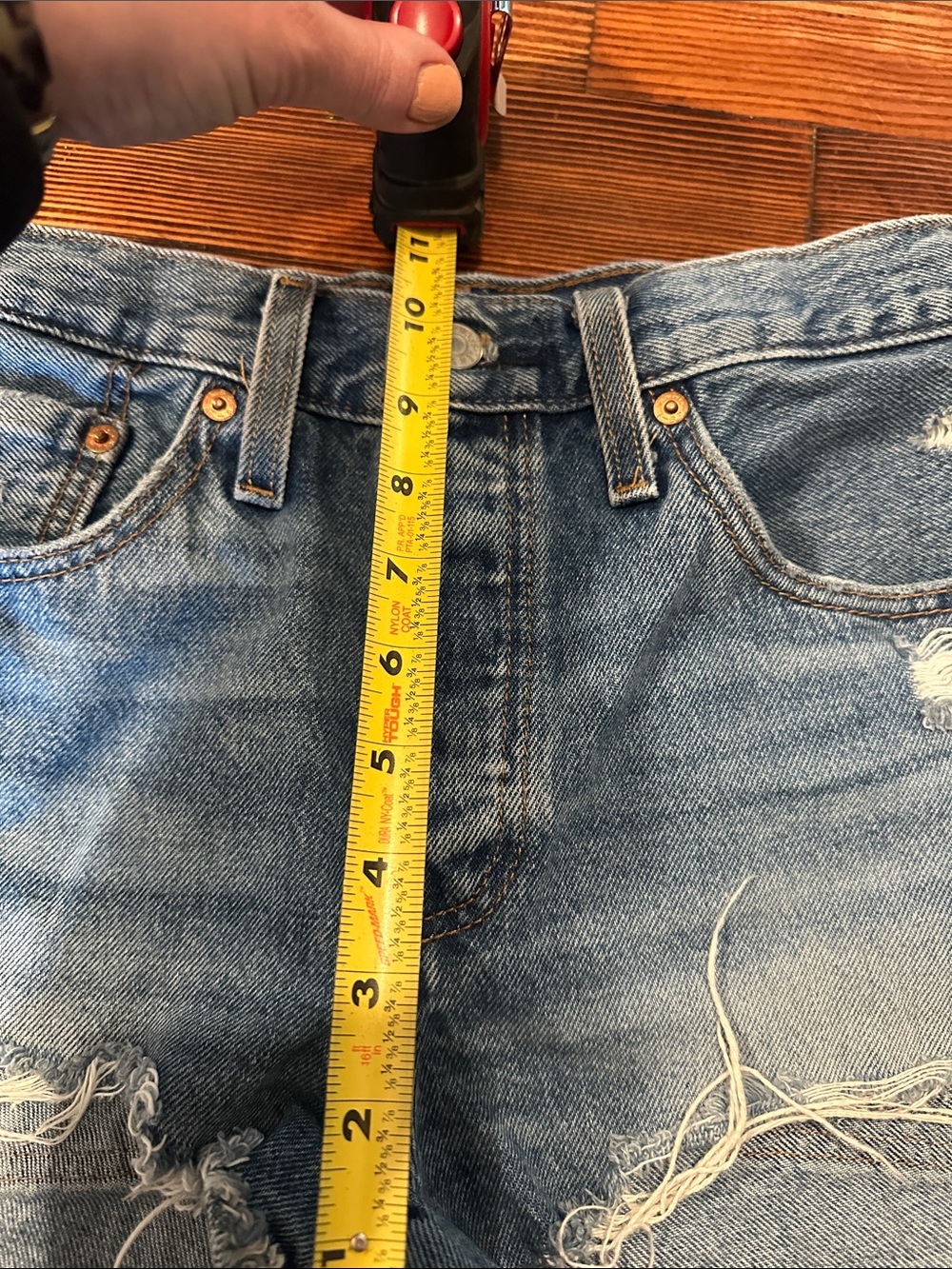 Levi's Premium 501 Original Distressed Cutoff Denim Shorts Light Wash Size 26 - Picture 4 of 9